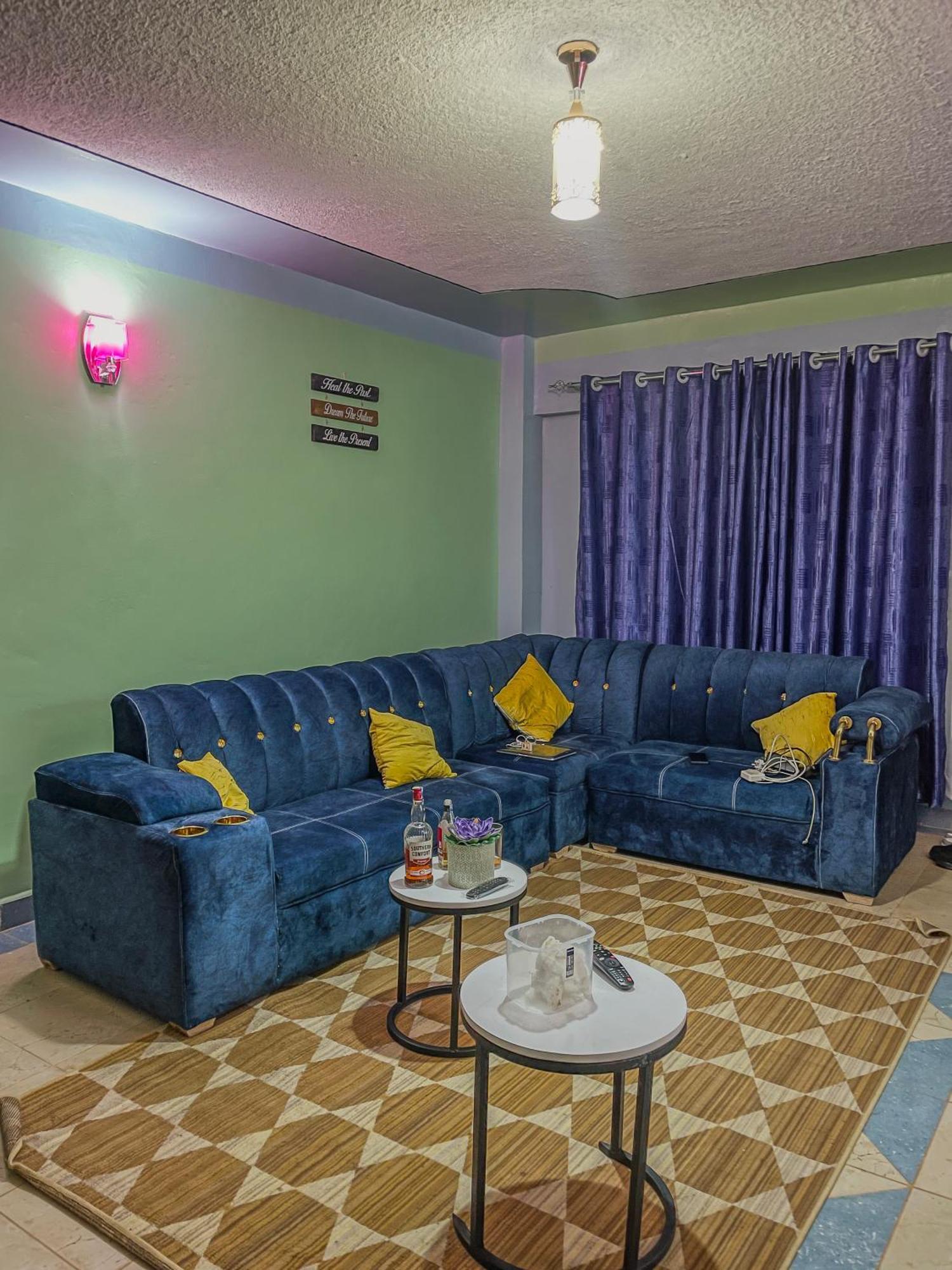 Cozy Modern Apartment With Stunning Views Nyeri Eksteriør bilde